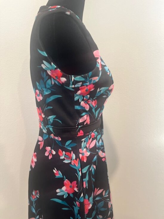Vince Camuto Chic Dark Floral Cocktail Dress – Size Small ✨ - Picture 8 of 16